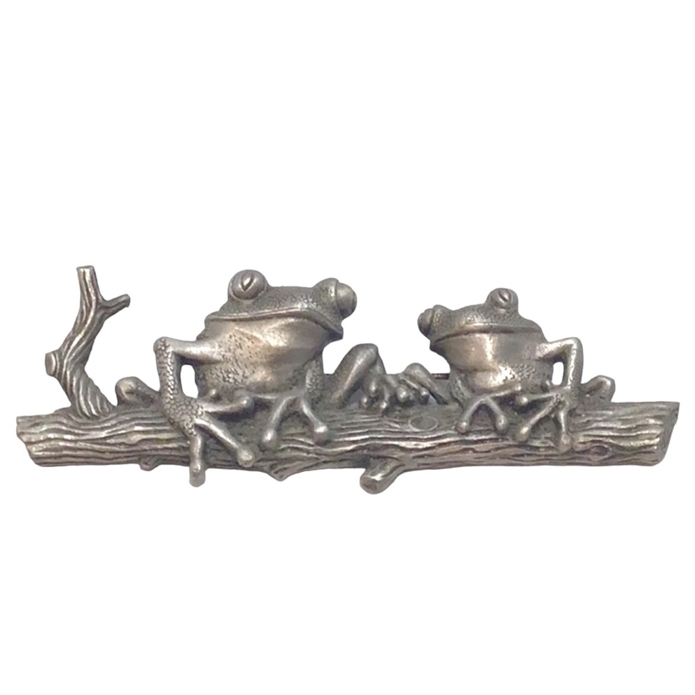 💚 Vintage JJ Jonette Silver Tone Brooch Pin of Frogs on a Log